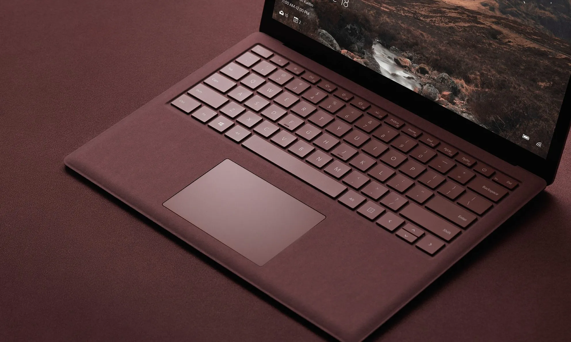 صورة لجهاز Surface laptop