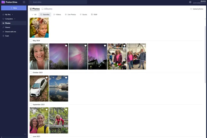 يوفر تطبيق الويب الخاص بـ Proton Drive وصول سطح المكتب إلى صور iPhone المشفرة.