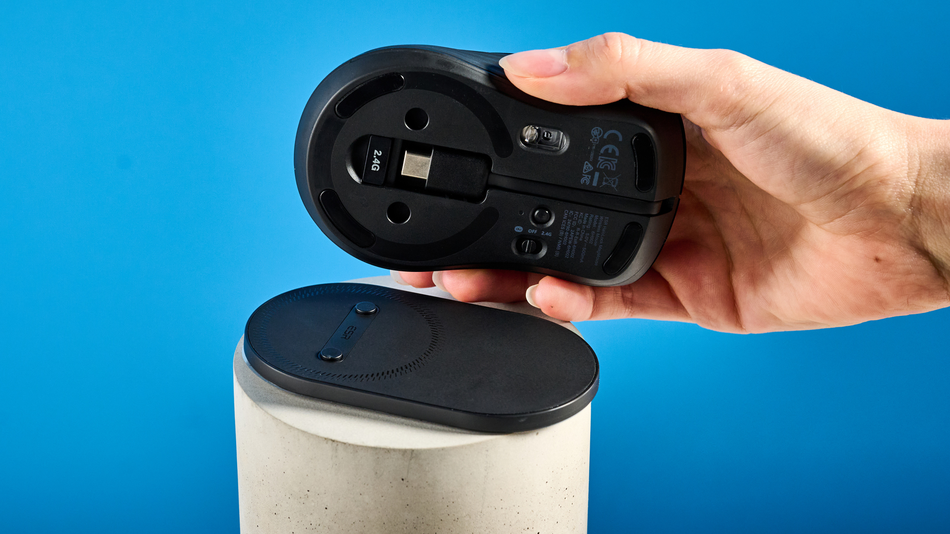 The ESR MagMouse photographed in front of a blue background.