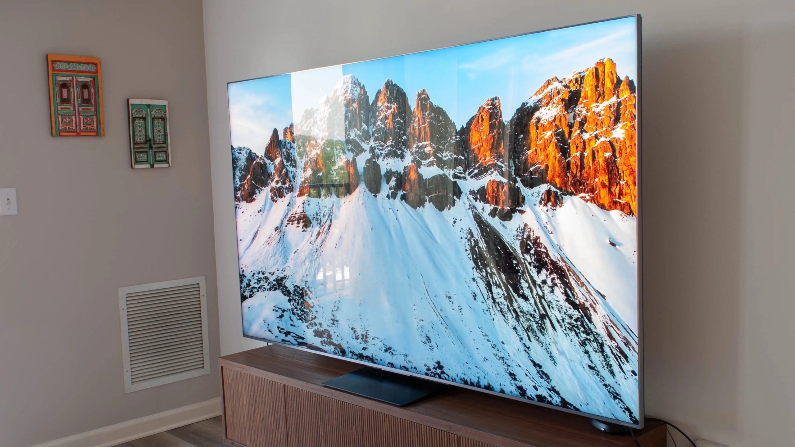 TCL QM8K tv with image