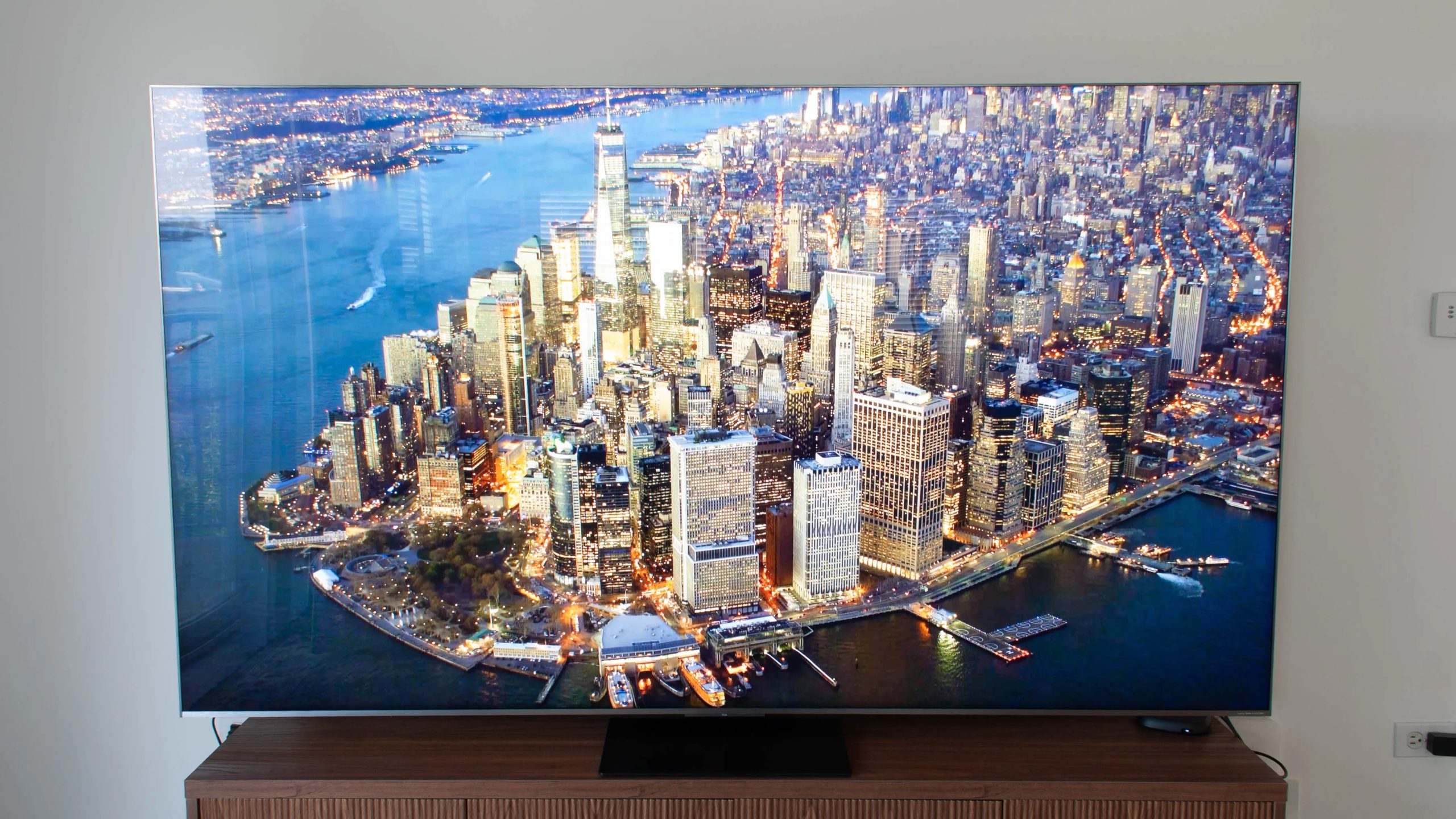 TCL QM8K tv with image
