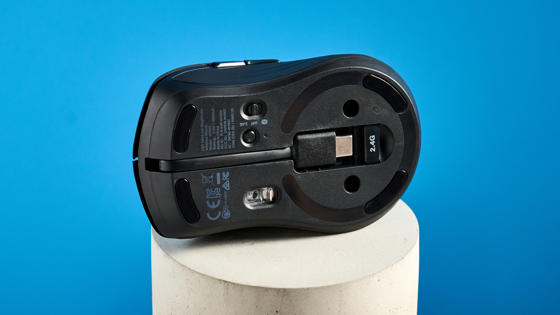 The ESR MagMouse photographed in front of a blue background.