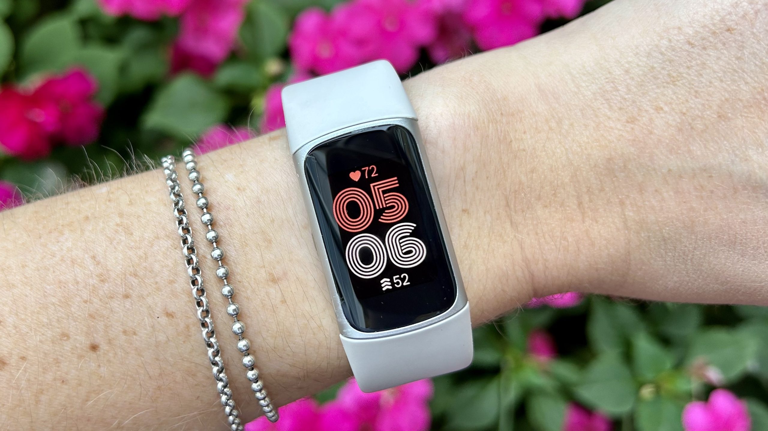 صورة لشاشة Fitbit Charge 6