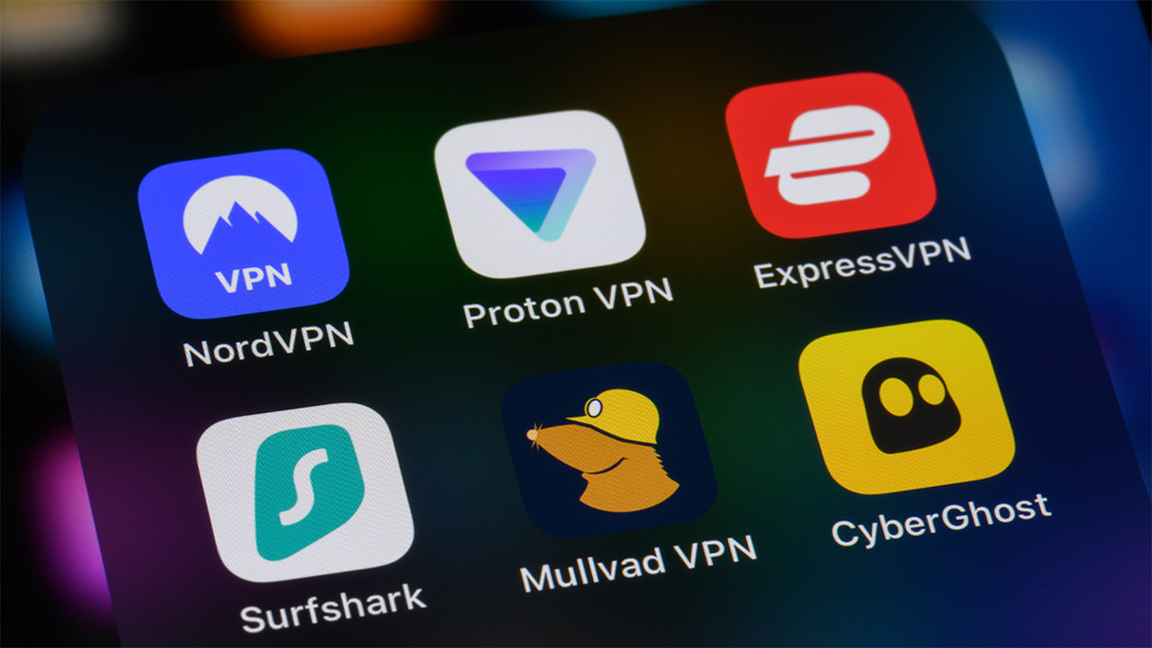 مجموعة من تطبيقات VPN على شاشة iPhone
