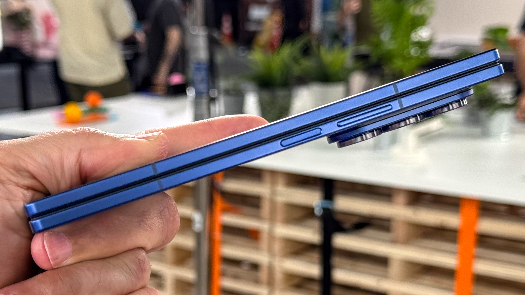 Galaxy Z Fold 7 معروض خلال حدث عملي لشركة Samsung
