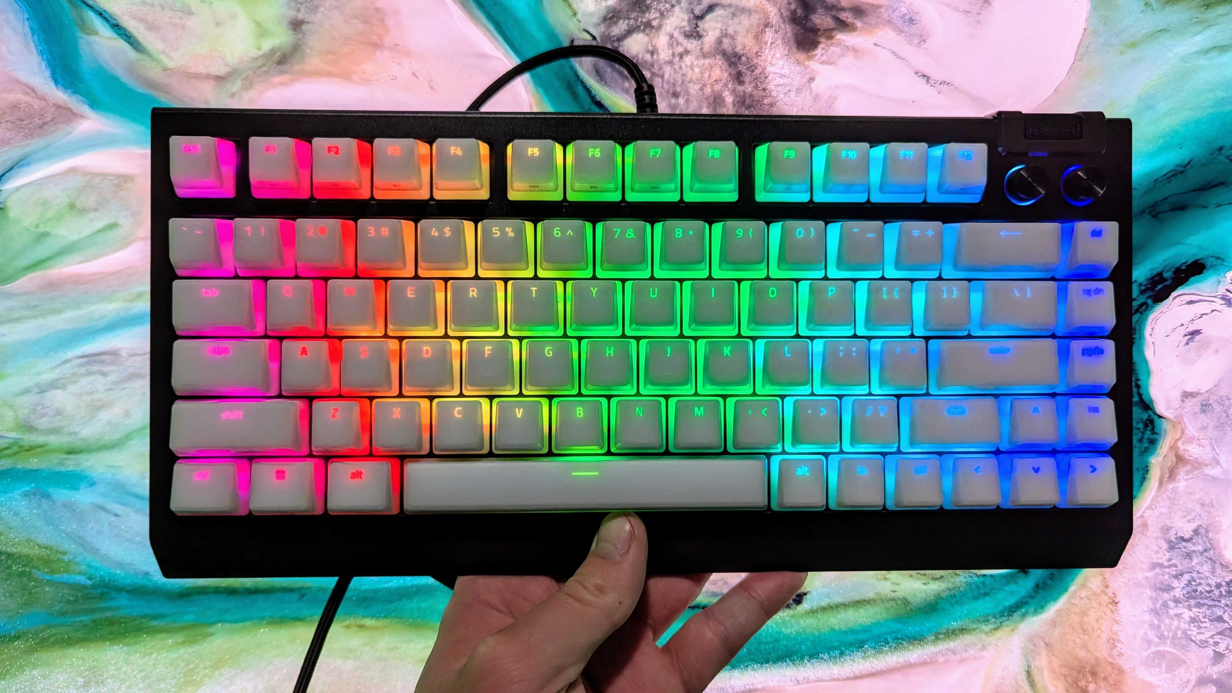 صورة للوحة مفاتيح الألعاب Razer BlackWidow V4 75% Barebones.