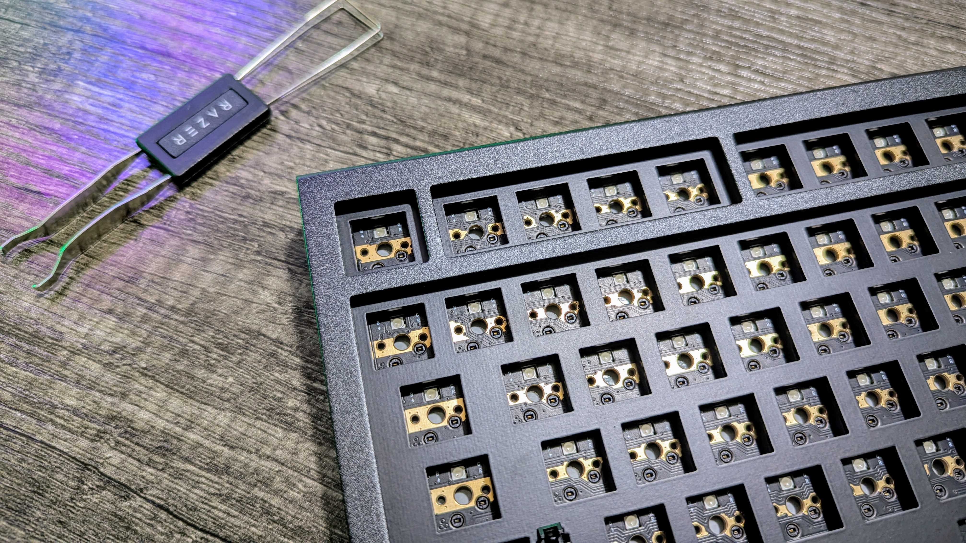 صورة للوحة مفاتيح الألعاب Razer BlackWidow V4 75% Barebones.