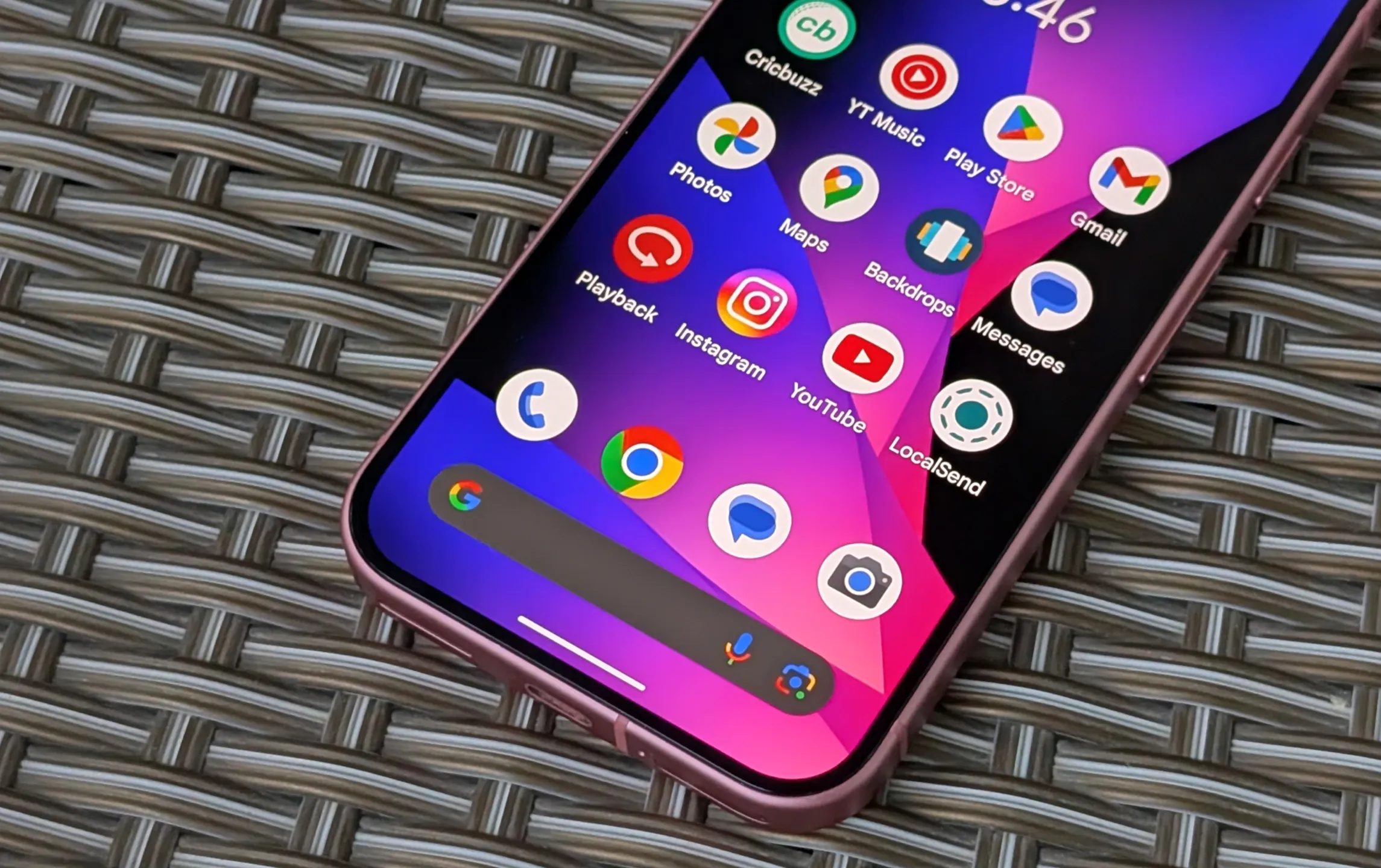 الشاشة الرئيسية لهاتف Google Pixel 9