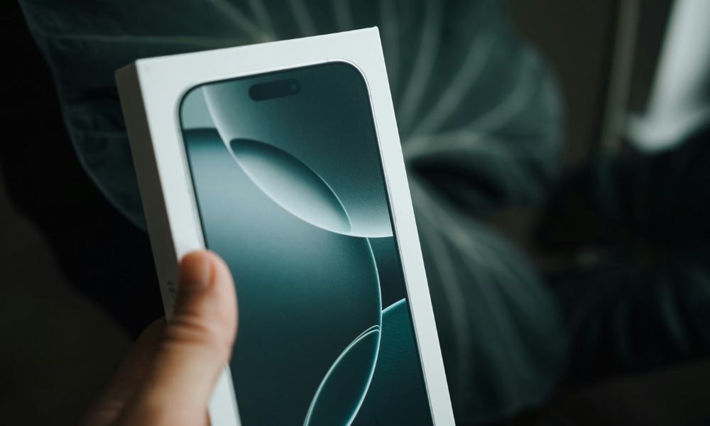 iPhone 16 Pro Max box Semeon Hrozian 8 iPhone 16 Pro Max box Semeon Hrozian 8