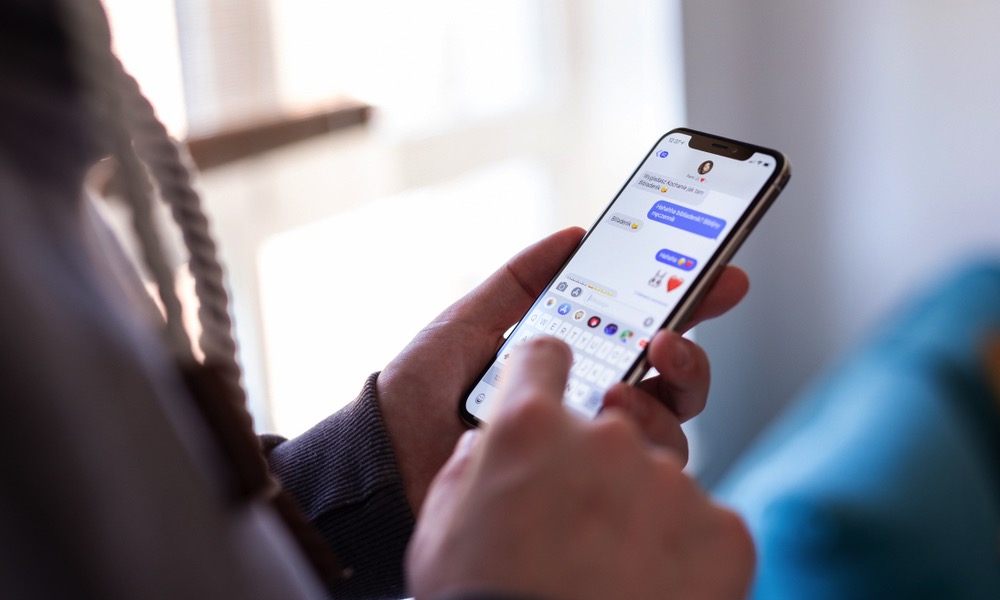 iPhone iMessage Emoji Keyboard