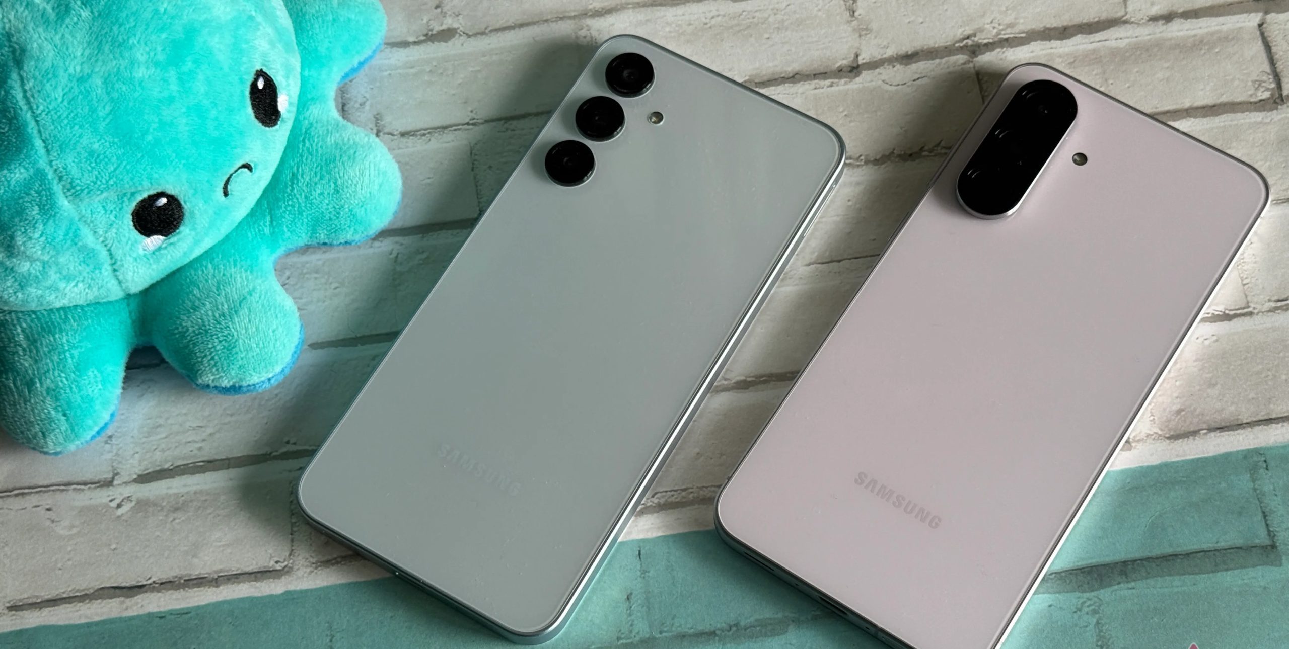 Samsung Galaxy A56 و Galaxy A16 بجوار بعضهما البعض