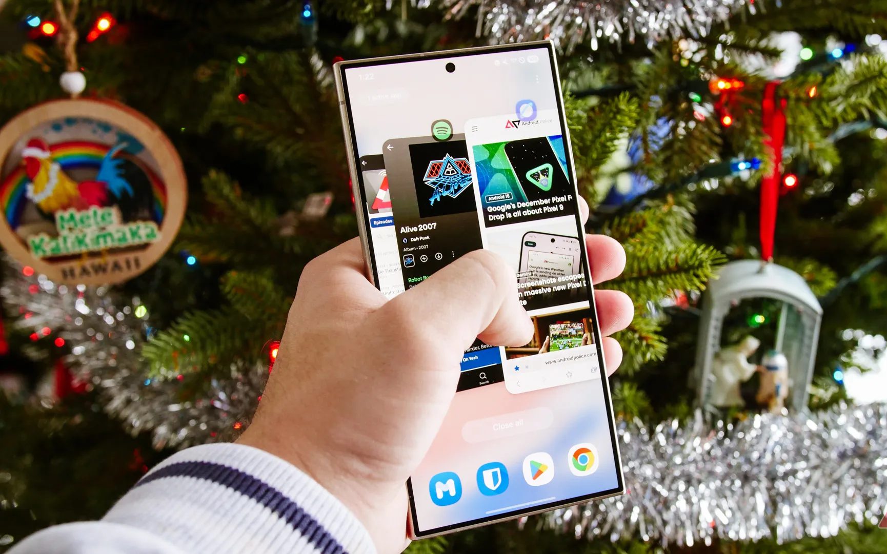 قائمة التطبيقات الحديثة في واجهة المستخدم One UI 7 على هاتف Galaxy S24 Ultra.