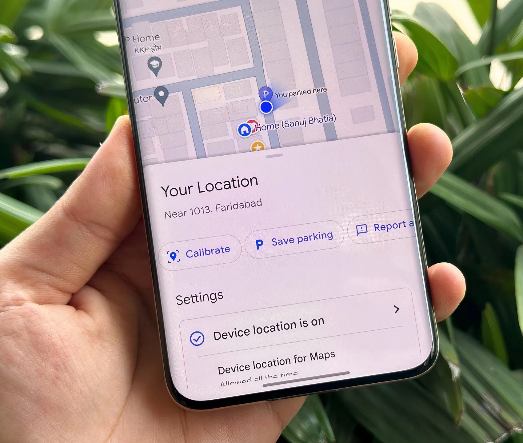 صورة توضح كيفية حفظ موقع وقوف السيارة على خرائط Google