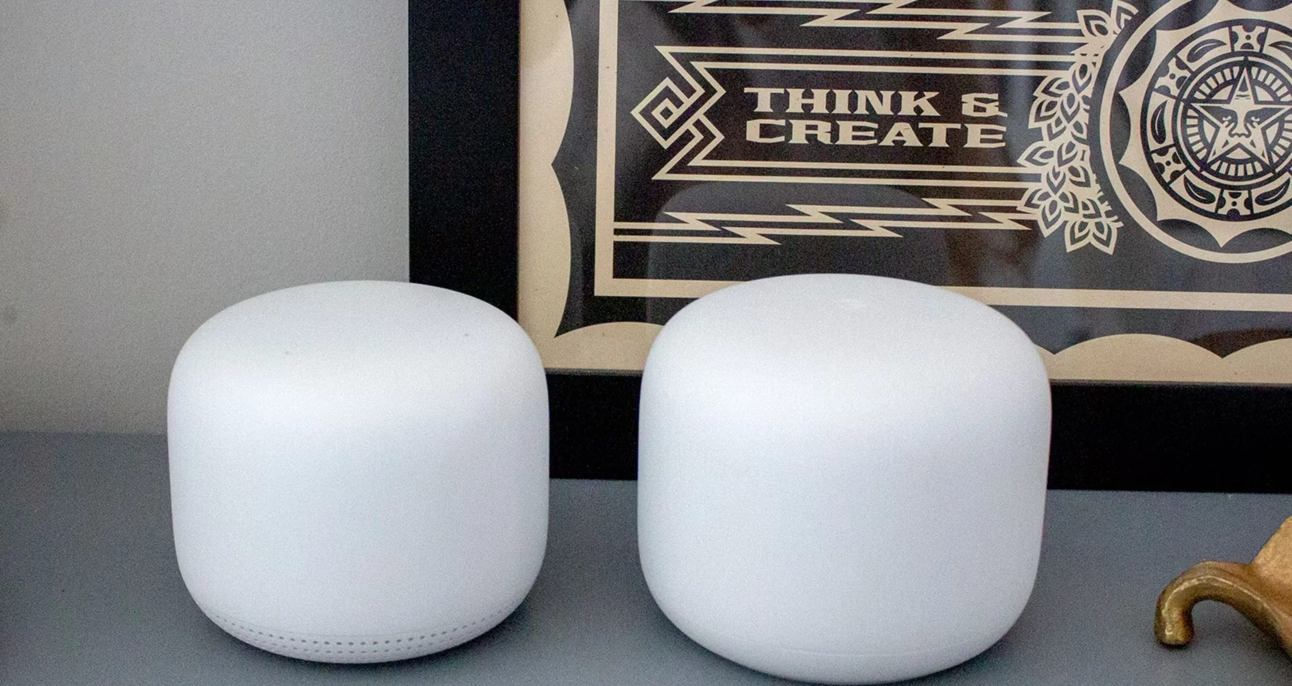 وحدتان من Google Nest Wifi.