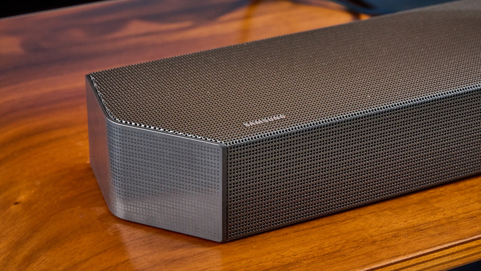 Samsung Q600F Premium Soundbar i obudowa audio w kolorze czarnym