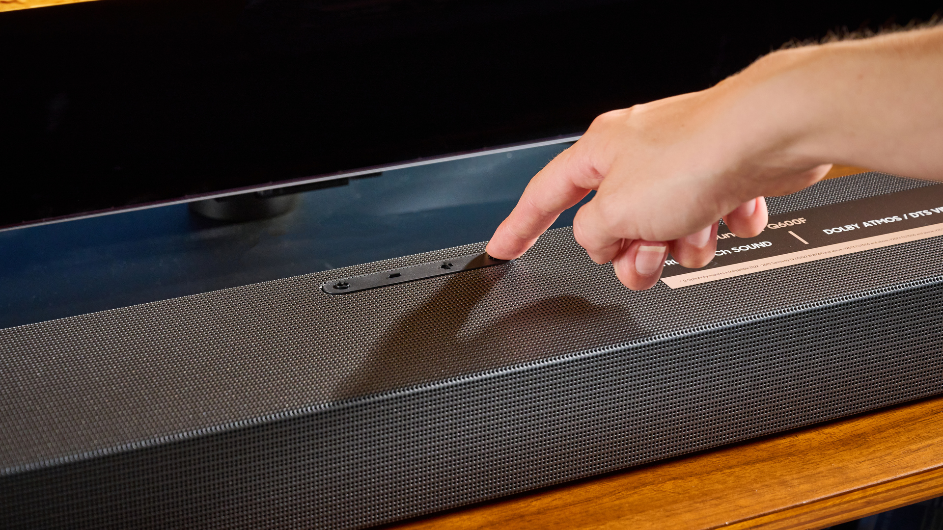the samsung q600f premium soundbar and subowoofer in black