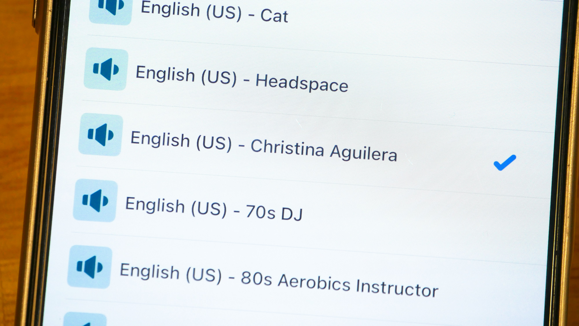 تطبيق Waze يعرض خيارات الأصوات.
