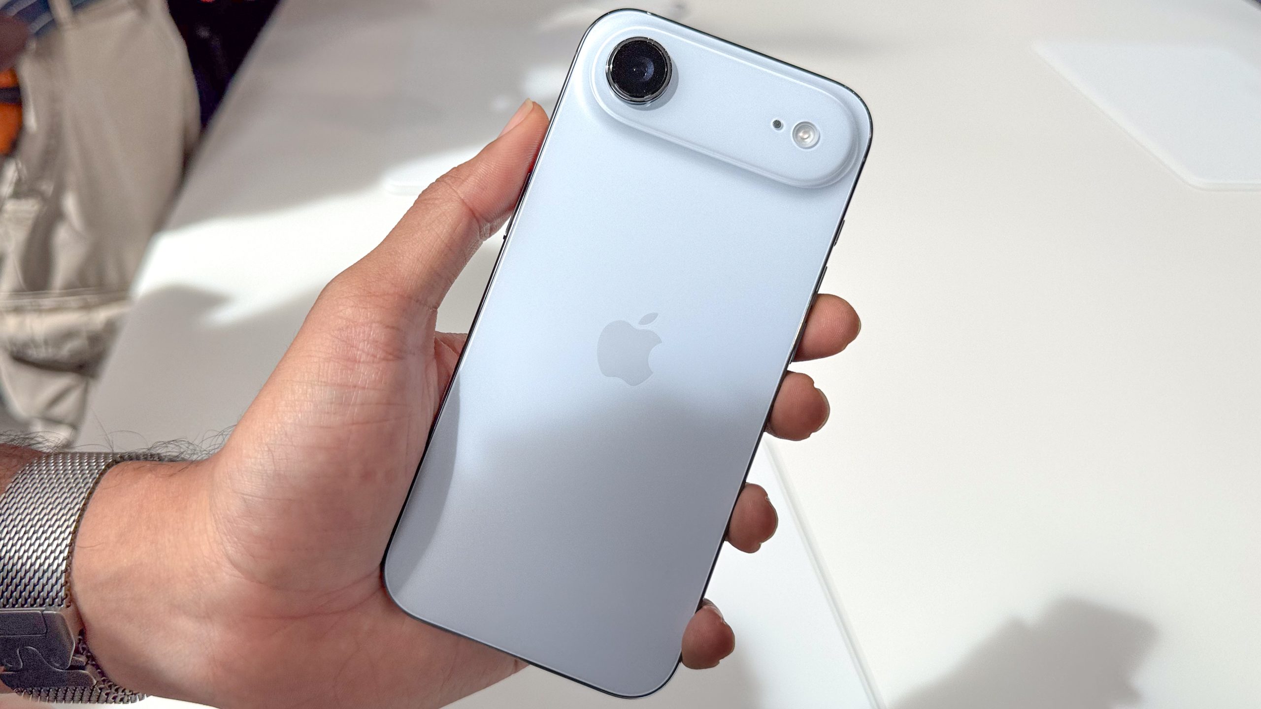 أحد العيوب الرئيسية في iPhone Air يثير قلق مستخدمي نظارات الواقع المعزز | Tom's Guide