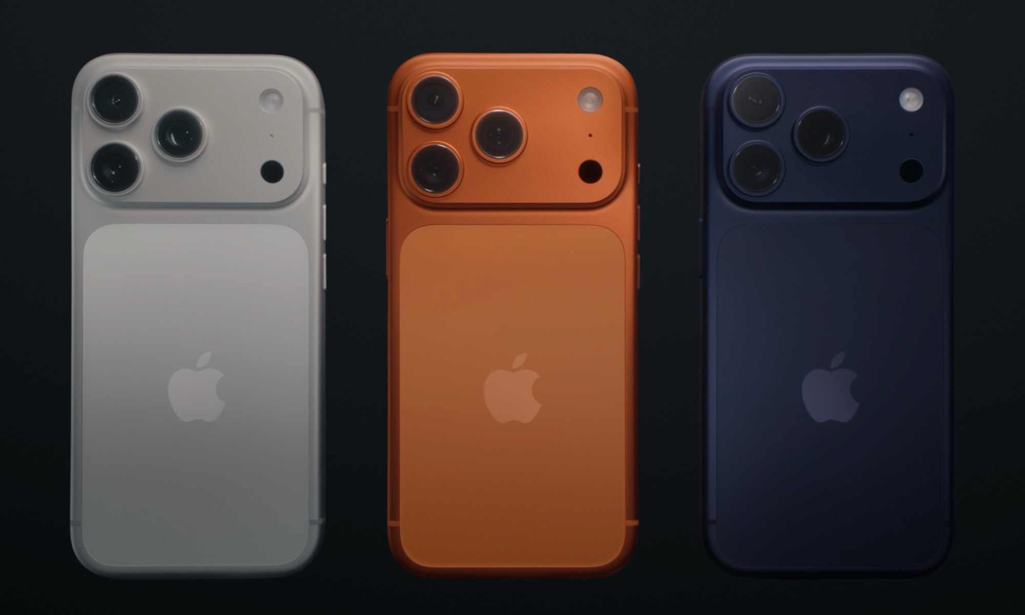 iPhone 17 Pro باللون الفضي والبرتقالي الكوني والأزرق الداكن