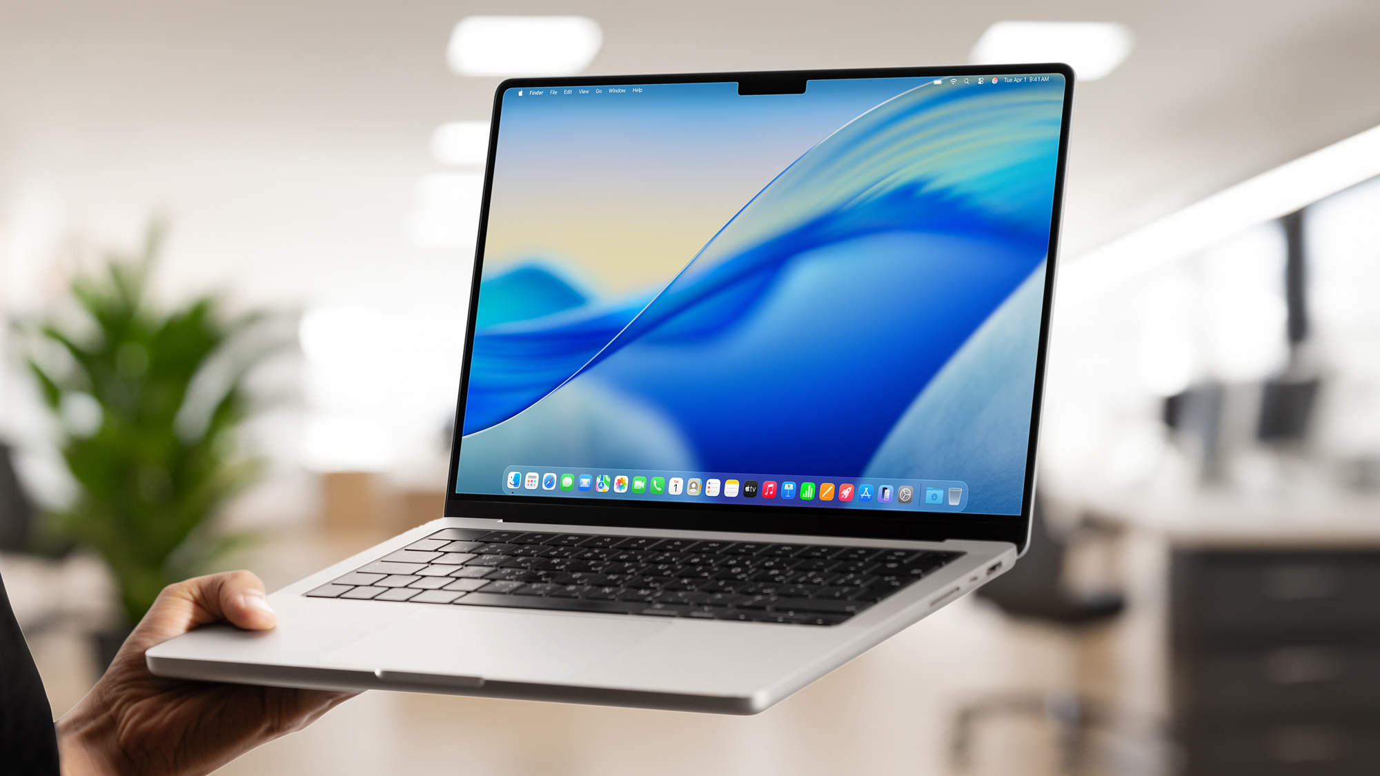 شاشة سطح مكتب macOS Tahoe 26 على جهاز MacBook