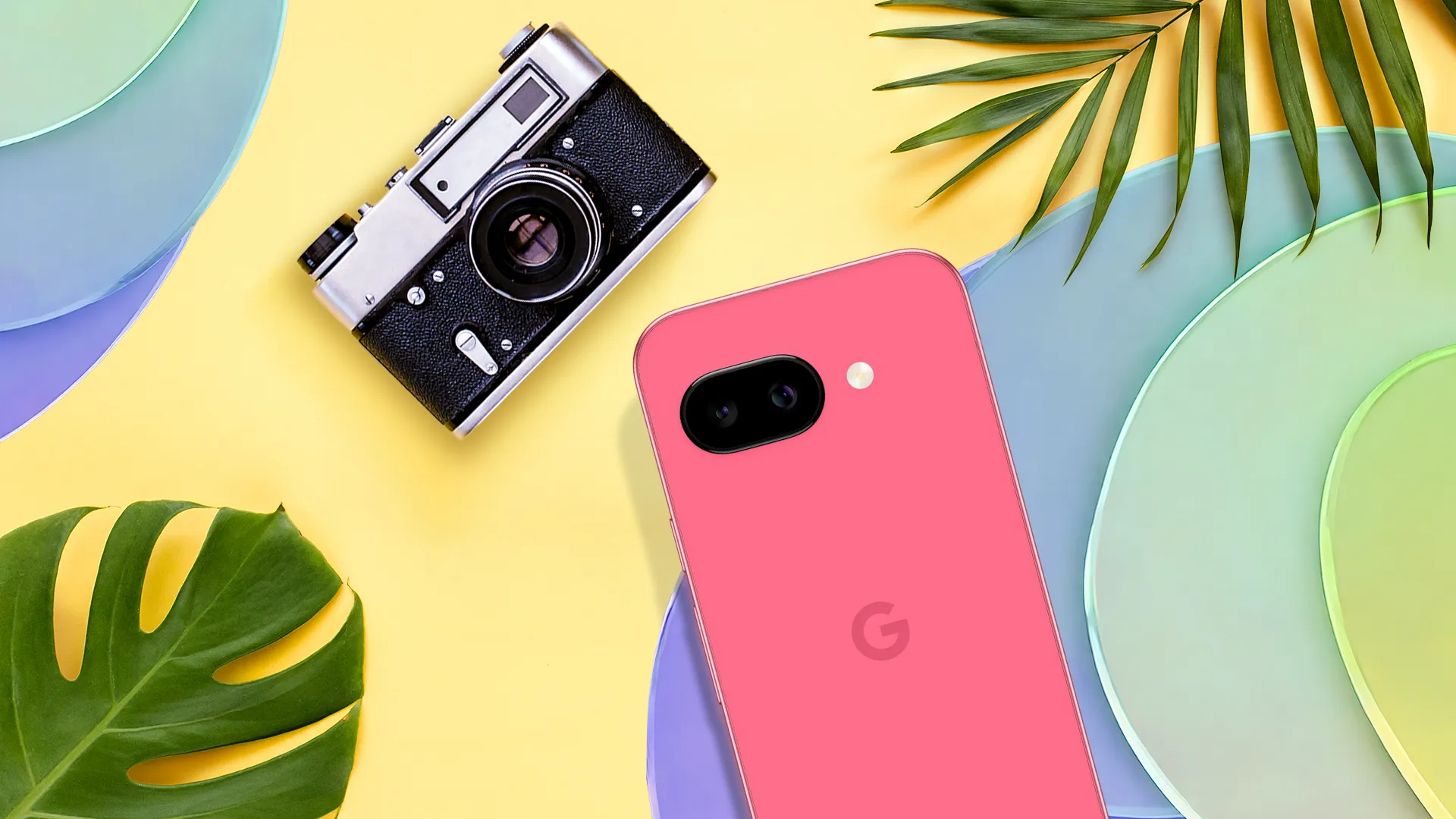 هاتف Google Pixel 9a بجوار كاميرا رقمية صغيرة.