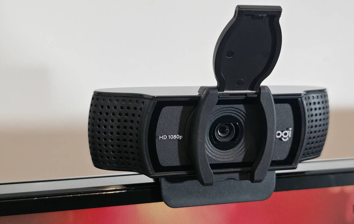 مايكروسوفت تعالج أخيرًا أكبر عيوب كاميرات الويب USB في نظام التشغيل Windows 11: تحسينات جذرية في الأداء والتوافق