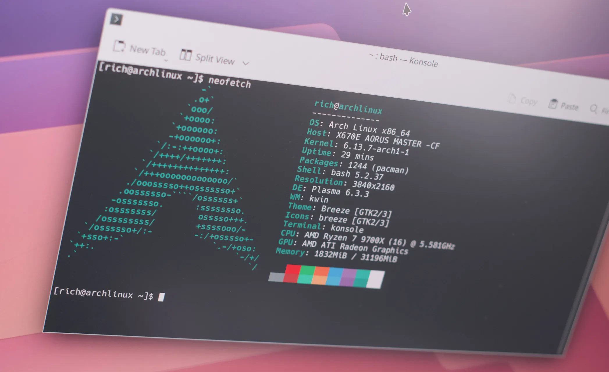 لقطة شاشة تعرض Arch Linux Konsole neofetch