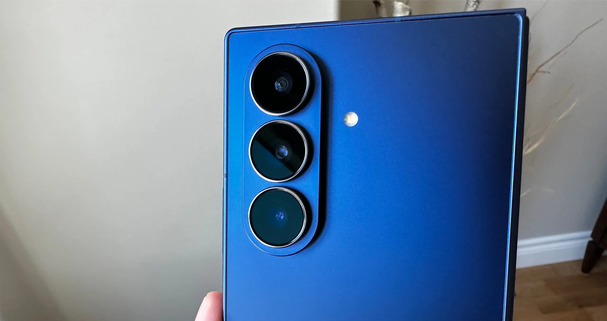 Galaxy Z Fold 7 camera.