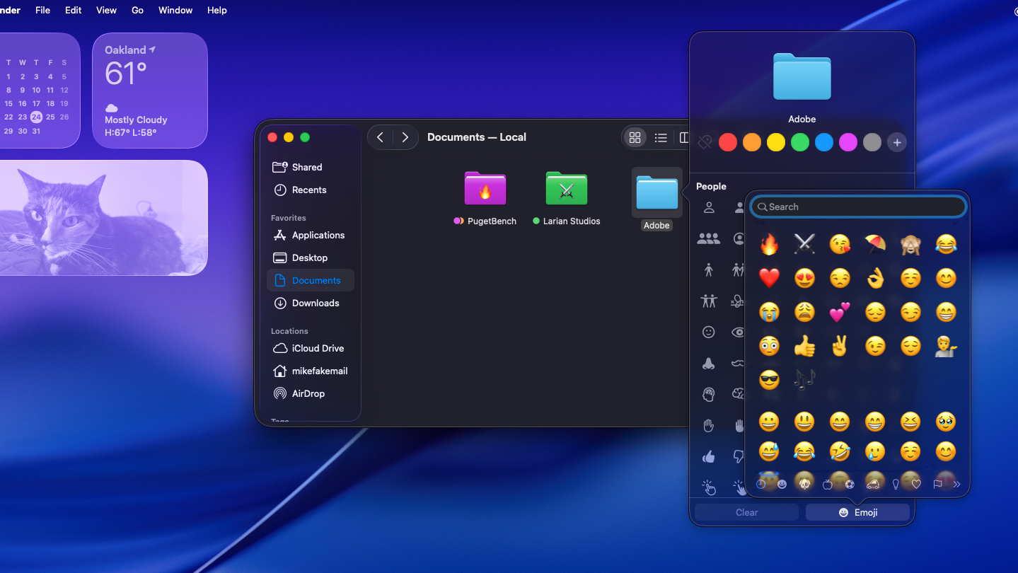 تصميم Liquid Glass في macOS Tahoe قيد التشغيل
