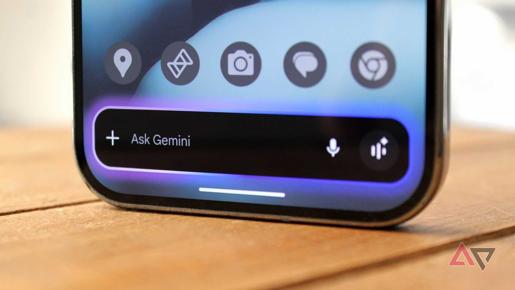 صورة لتراكب مساعد Google Gemini على هاتف Android.