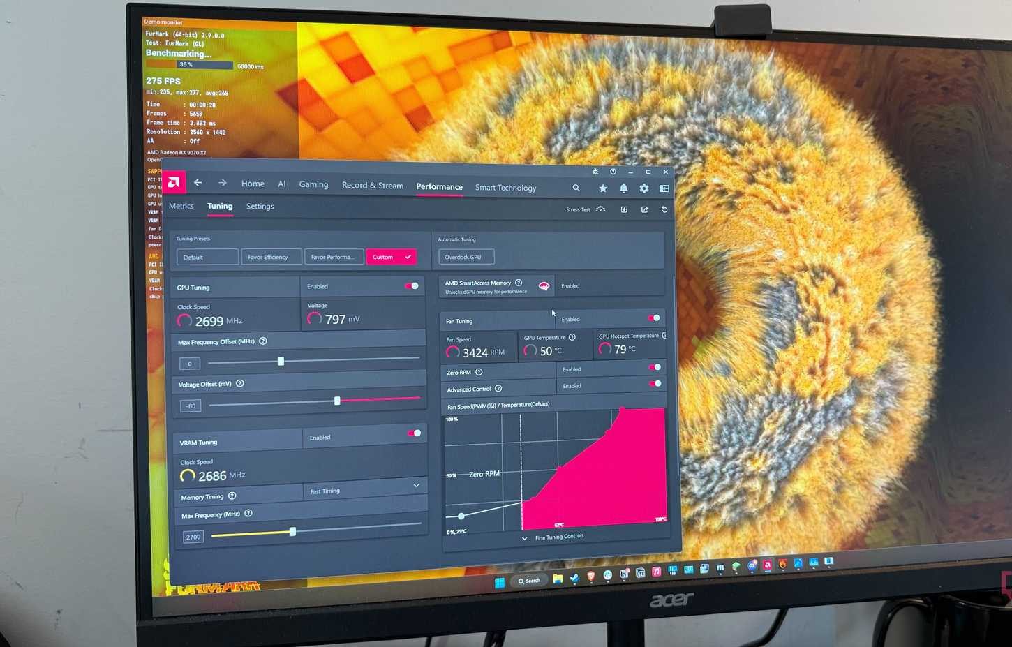 صورة لجهاز كمبيوتر يعمل ببرنامج Furmark