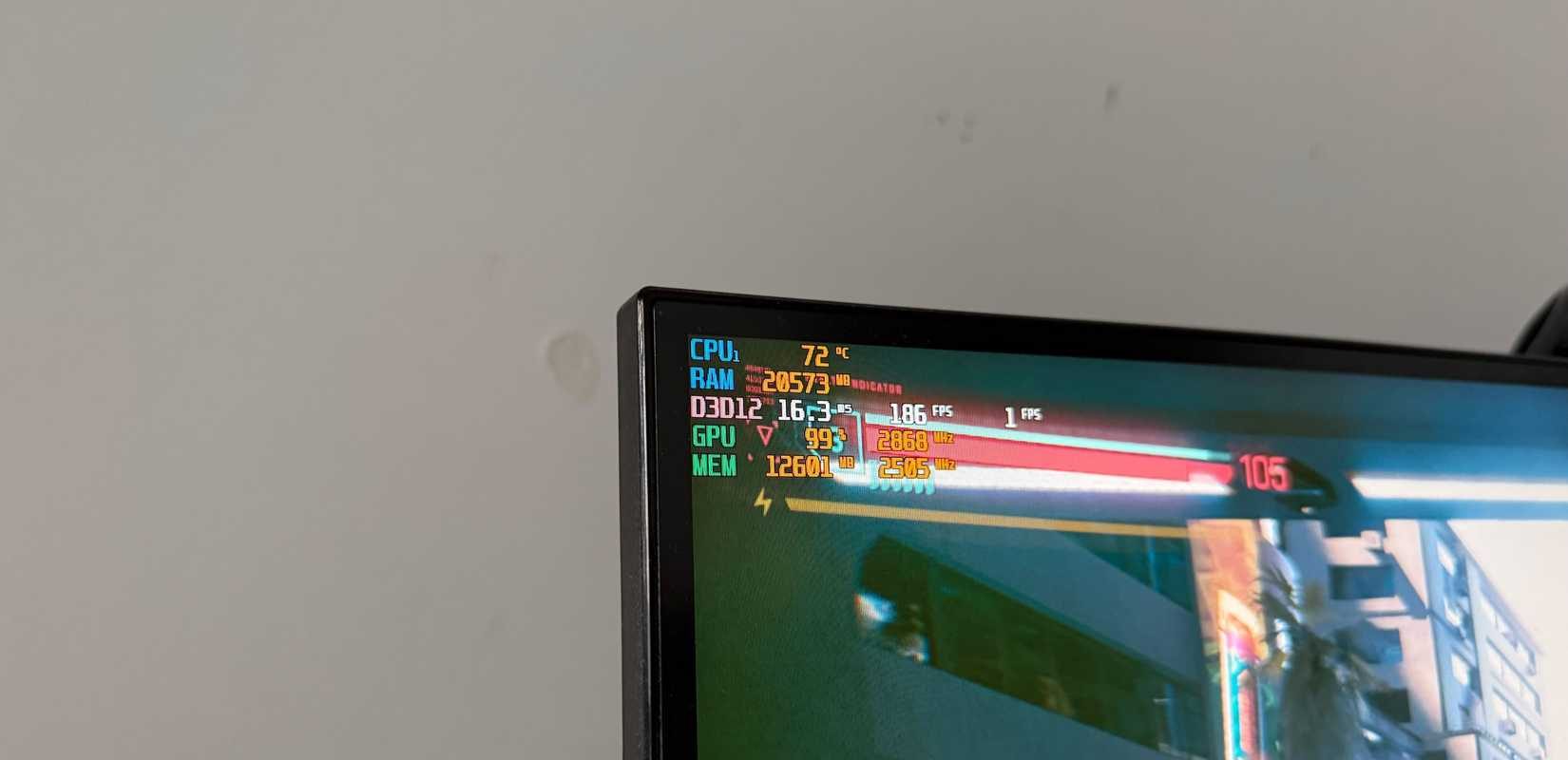 صورة للجزء العلوي الأيسر من شاشة تعرض مقاييس أداء لعبة Cyberpunk 2077