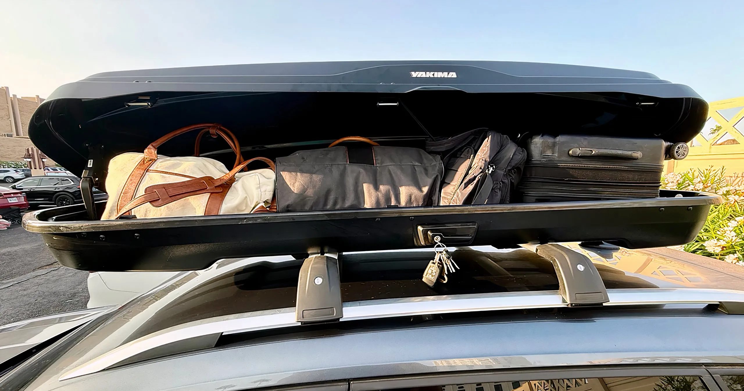 صورة ثابتة لـ Yakima SkyBox NX Skinny مفتوح