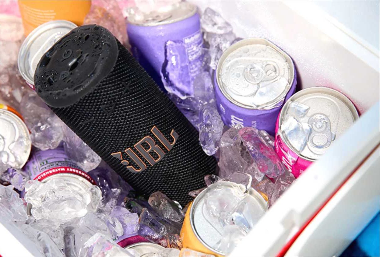 JBL Grip with the IFA 2025 award badge