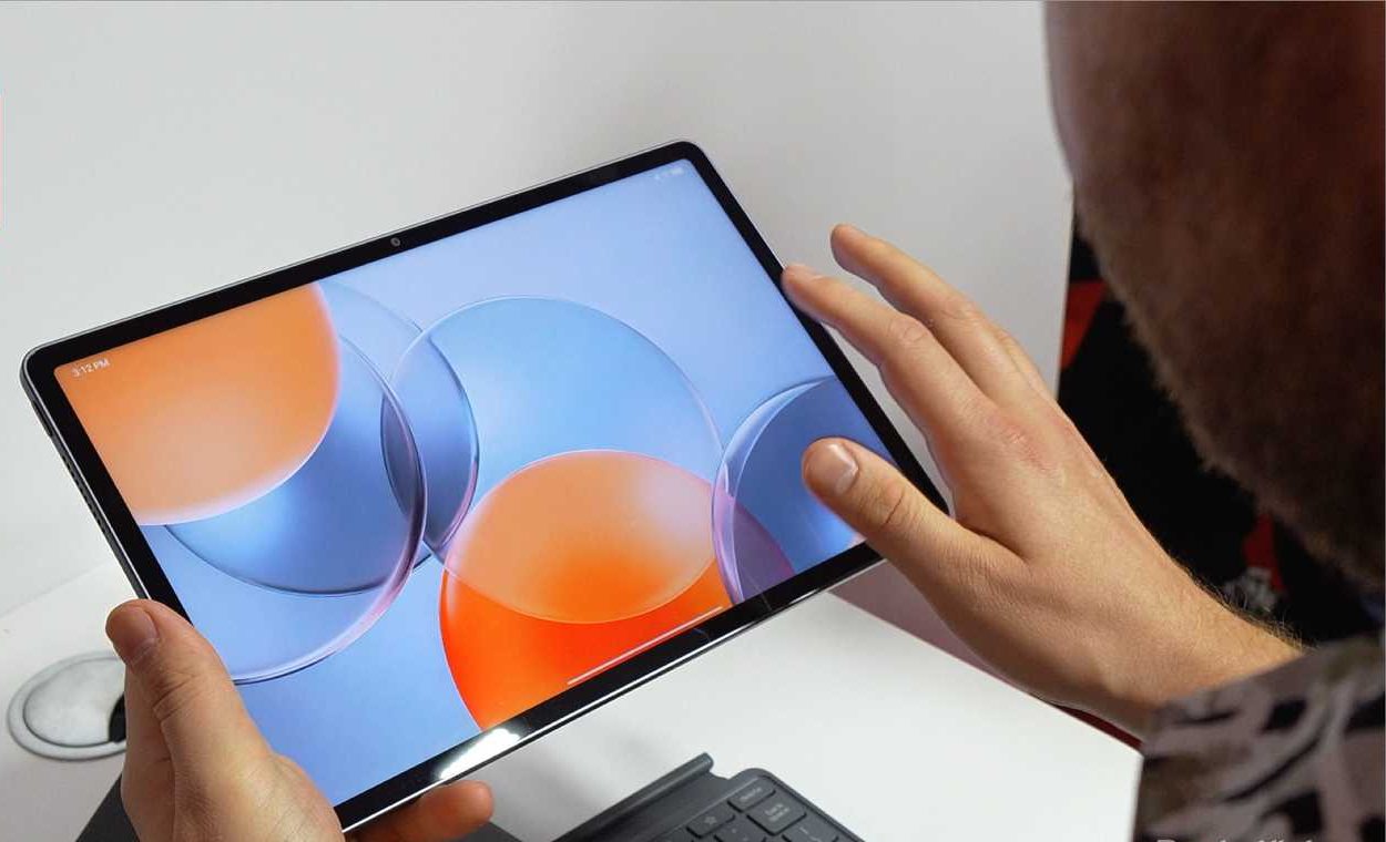 Lenovo Yoga Tab with IFA award badge