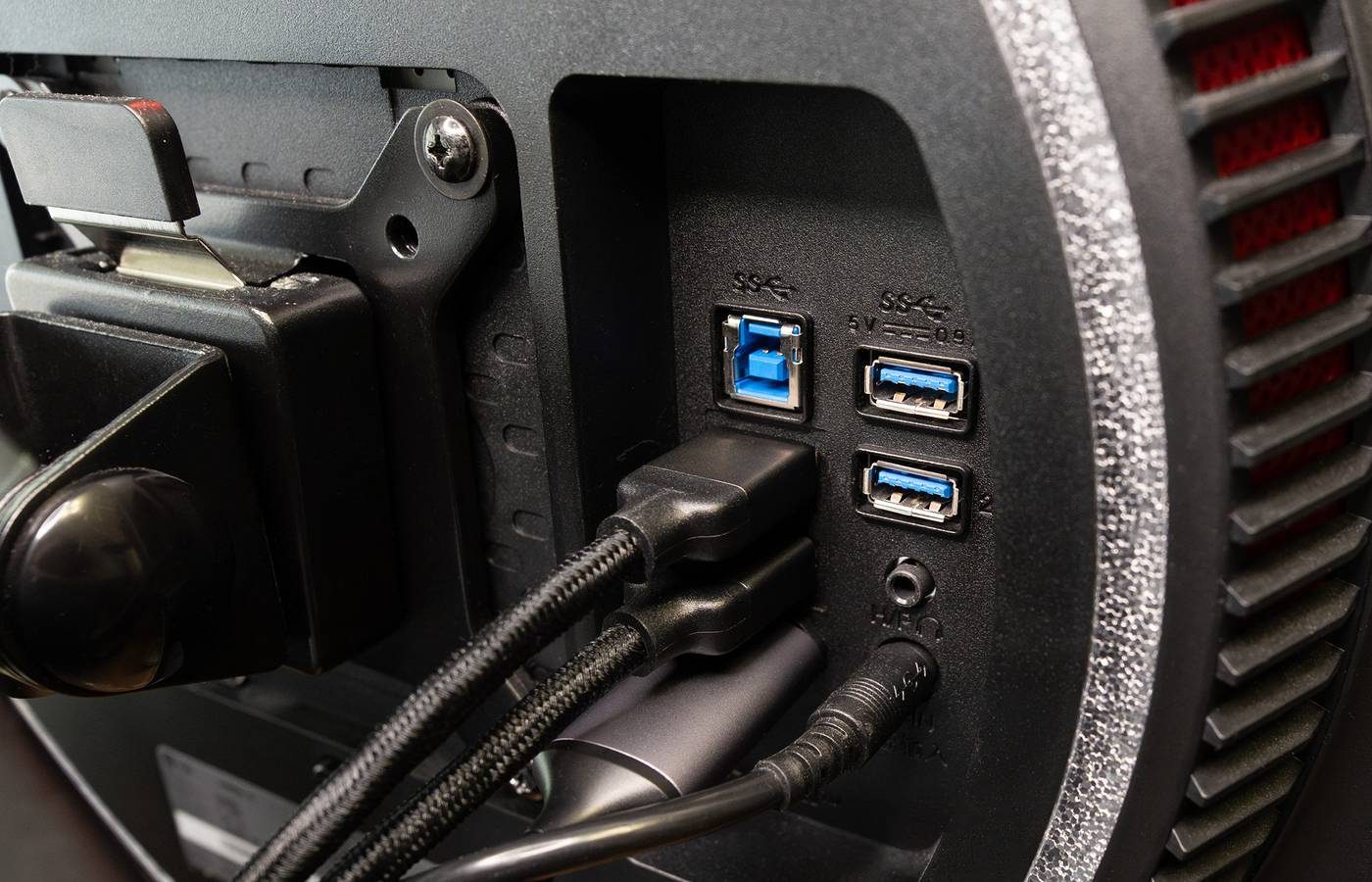 5 طرق للاستفادة القصوى من منافذ USB في شاشة العرض: نصائح وحيل لتحسين الإنتاجية