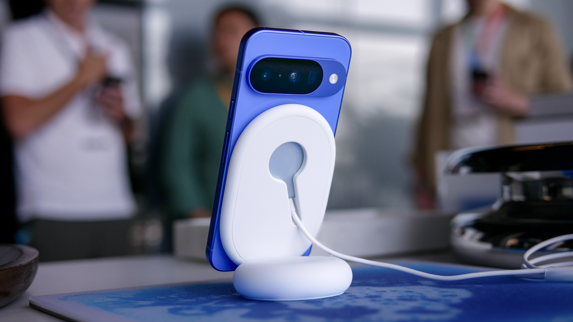 Pixelsnap accessories on Pixel 10.