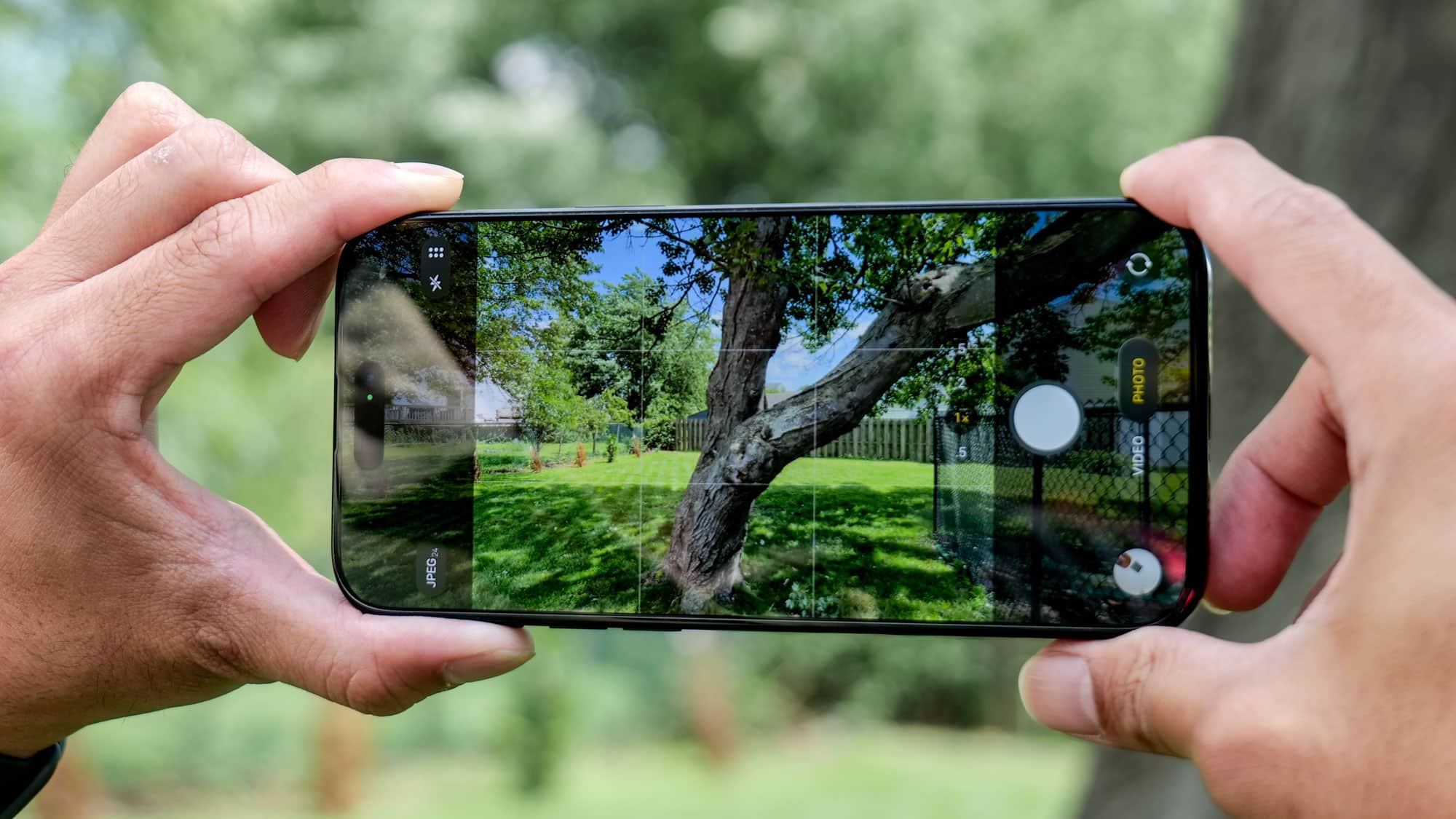 تطبيق الكاميرا على جهاز iPhone بنظام iOS 26.