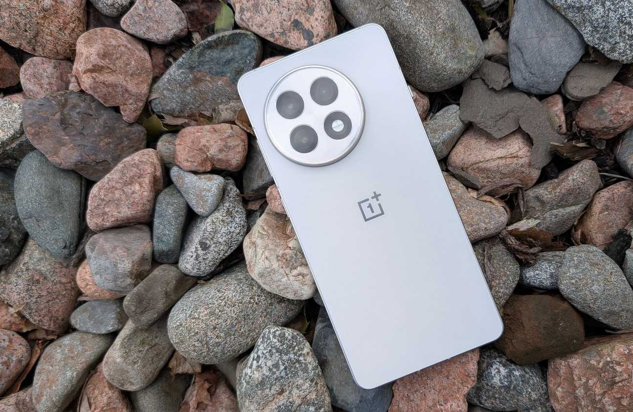 OnePlus 13R beauty shot in rocks. 