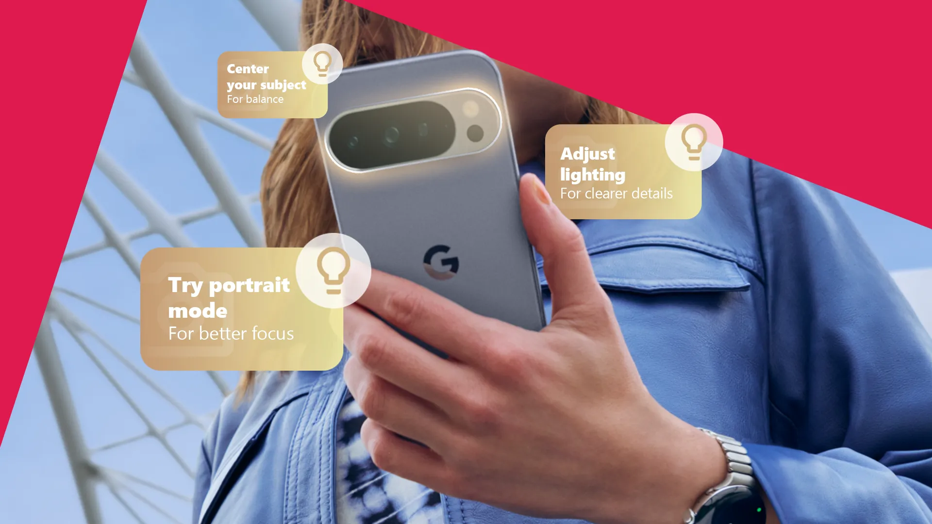 شخص يحمل هاتف Pixel 10 مع بعض النصائح المتعلقة بالكاميرا حوله.