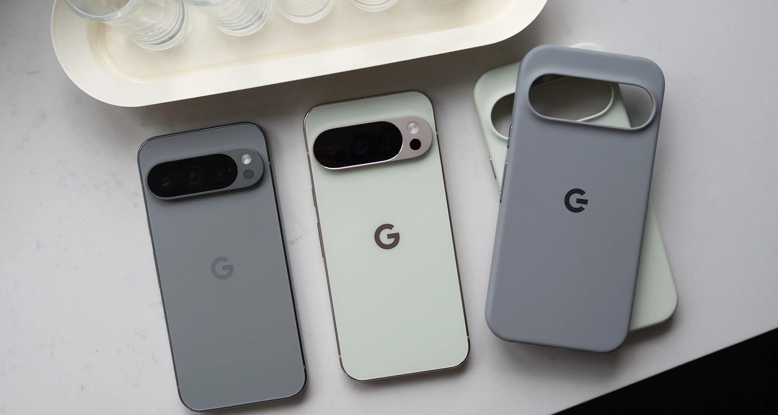 Pixel 10 Pro and Pixel 9 Pro 