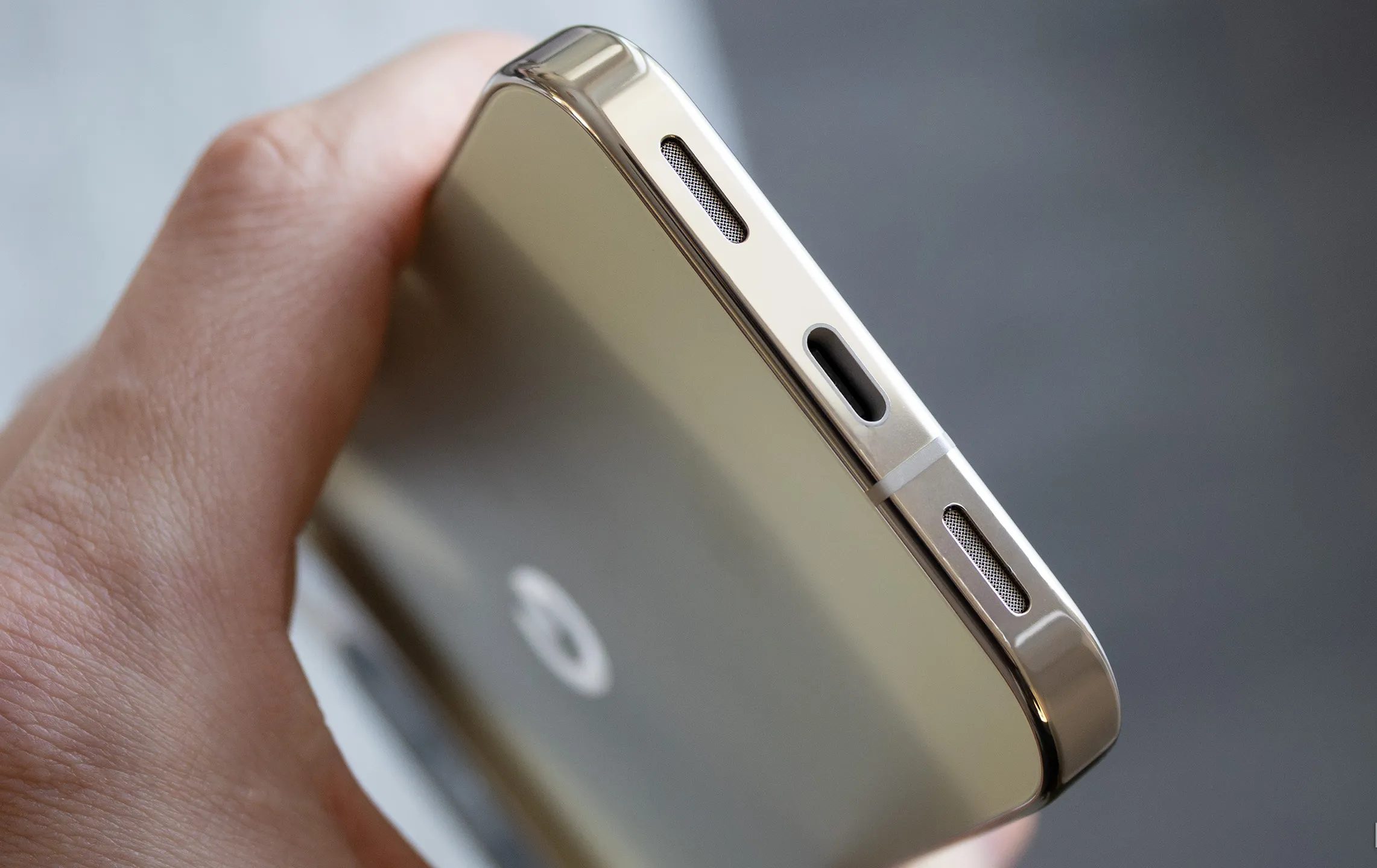 منفذ USB-C الخاص بهاتف Pixel 10 Pro