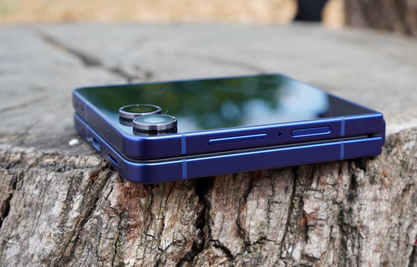 samsung-galaxy-z-flip-7-side-buttons