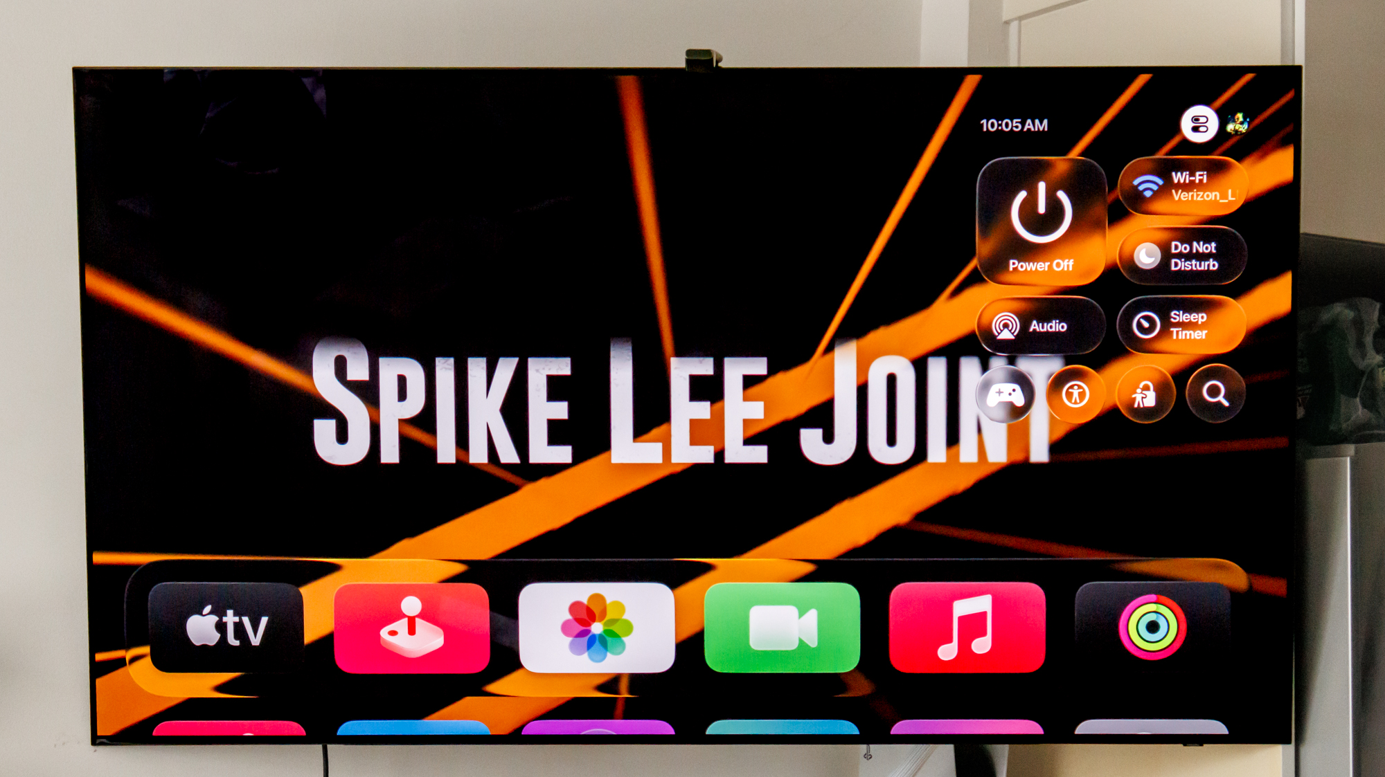 Apple tvOS 26 على تلفزيون Samsung OLED