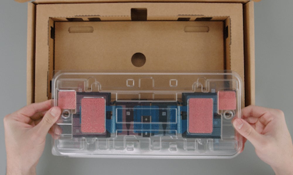 فتح علبة بطارية Apple M5 MacBook Pro