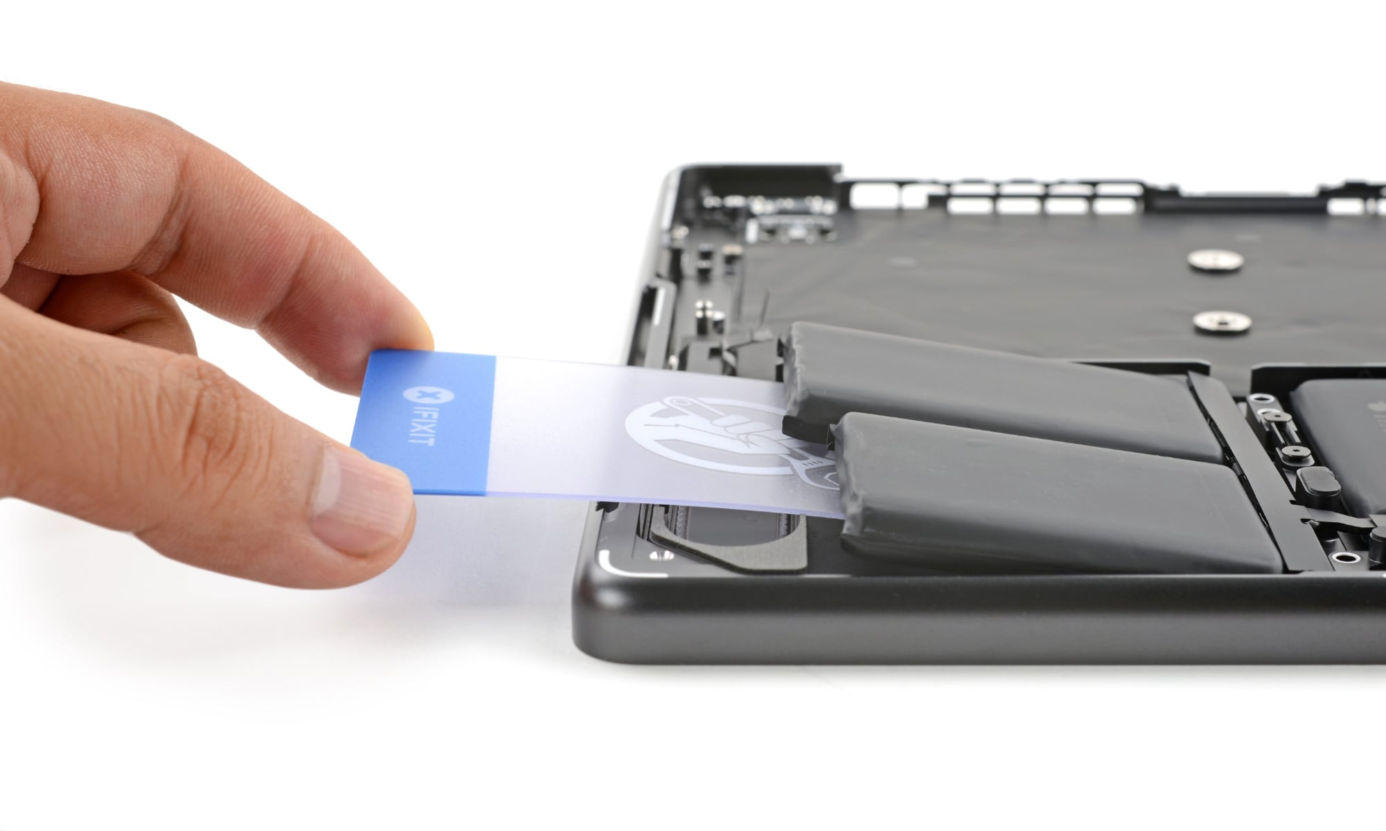 iFixit M5 MacBook Pro teardown 1