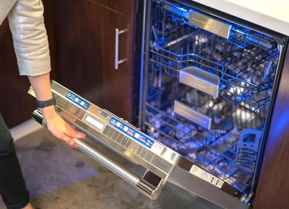 كيفية إصلاح رمز الخطأ E15 في غسالة صحون Thermador