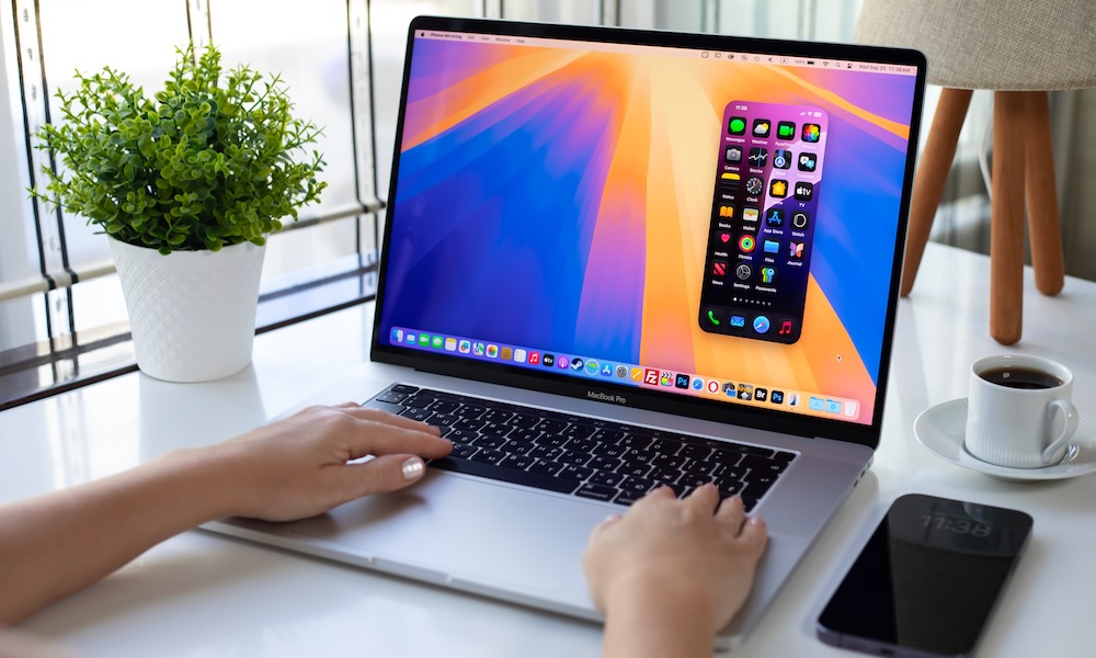 Macbook iPhone Mirroring AI Apple Intelligence macOS Sequoia IOS 18