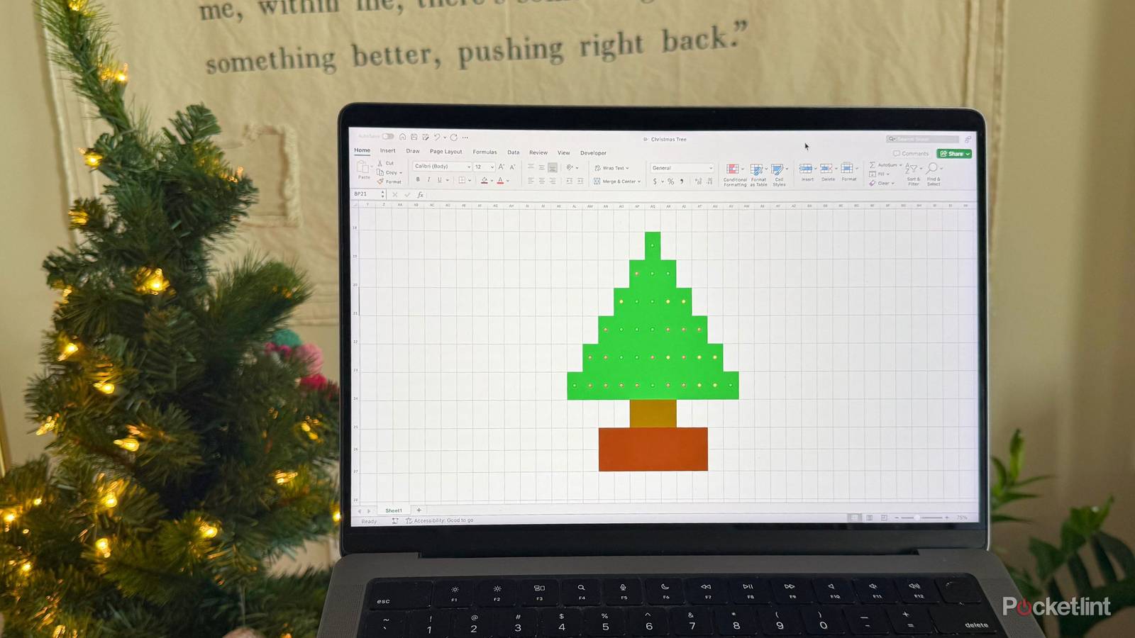 اكتشفتُ حيلةً خفية في Excel حولت جدولي إلى سحرٍ احتفالي بموسم الأعياد.