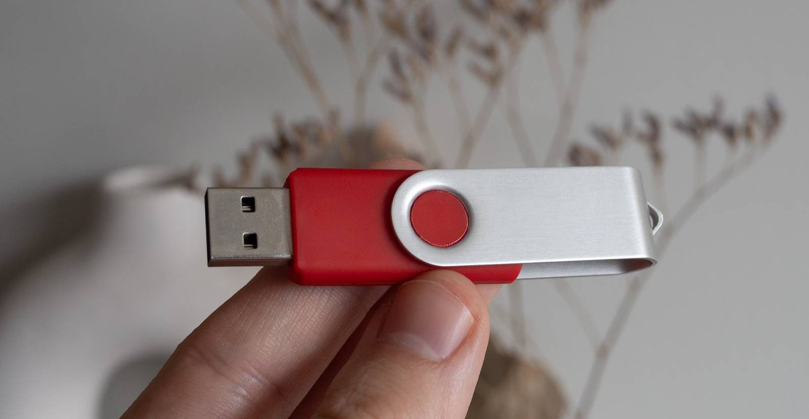 كيفية التحقق من العمر الافتراضي المتوقع لذاكرة فلاش USB: دليل شامل لإطالة عمرها والحفاظ على بياناتك